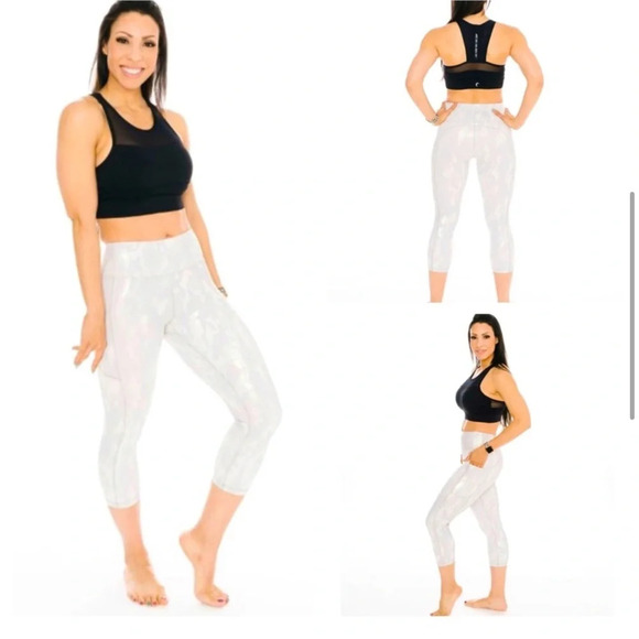 ZYIA Silver Camo Metallic holographic unicorn Hi-Rise crop
Leggings plus size 20 - Picture 2 of 12